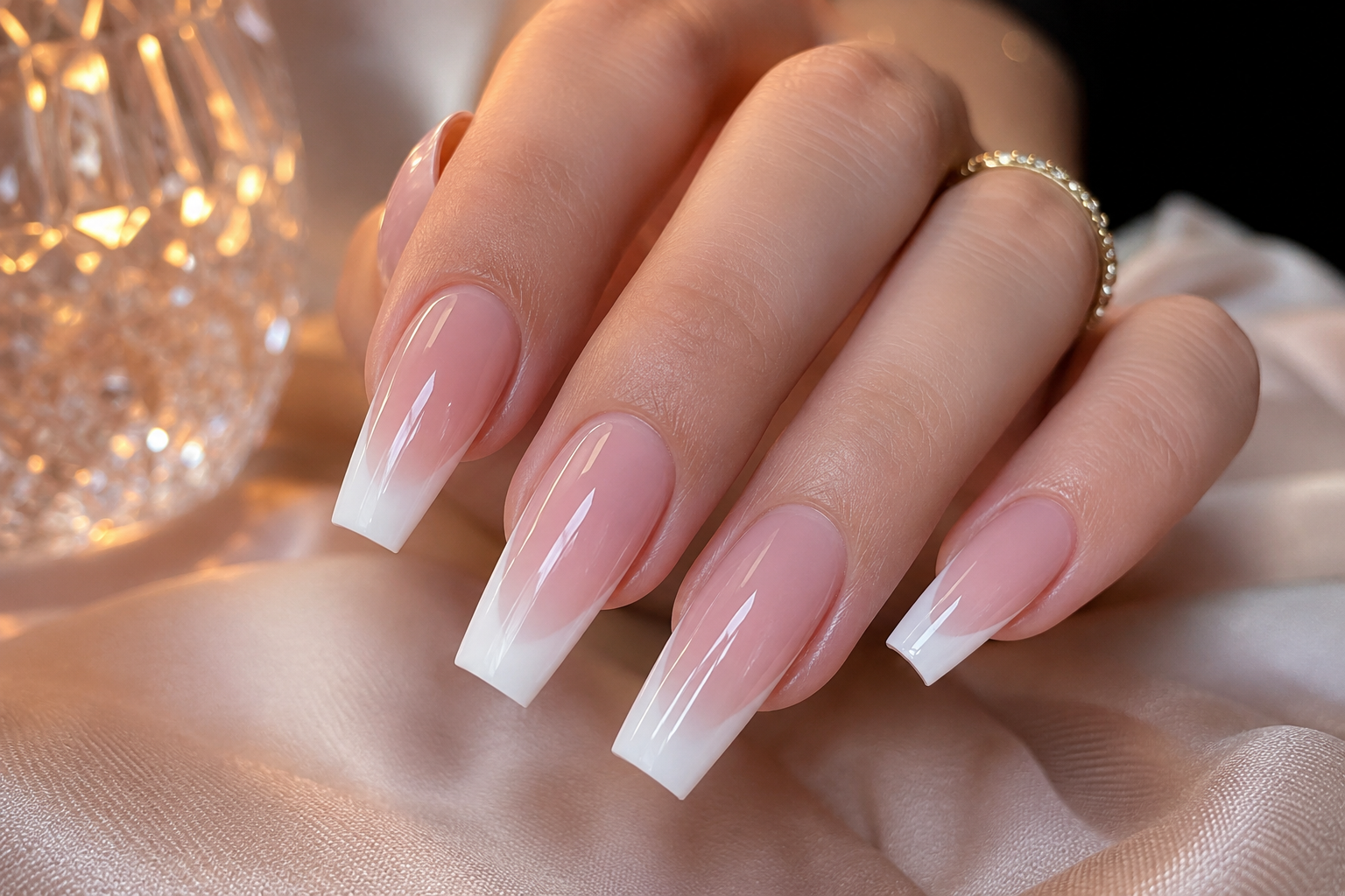 Alongamento de unhas francesinha com acabamento elegante e profissional